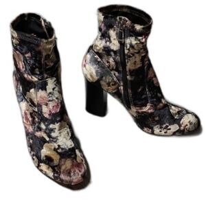 Report Floral Velour Liria stacked heel Size 7.5